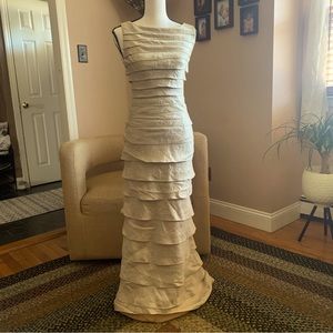 Adrianna Papell Beautiful Tiered Gown Size 2